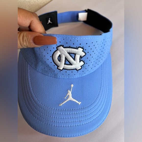 Jordan Blue North Carolina Tar Heels Sideline Logo Performance Visor - Picture 4 of 6